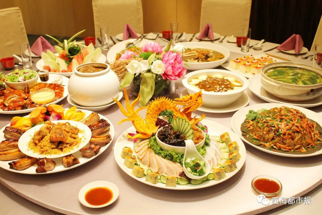 "老八盘"由凉菜八种,热菜八种等组成,尤其热
